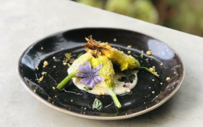 Fiori di zucca ripieni di ricotta al forno, salsa di alici ed Evo di Raggiola