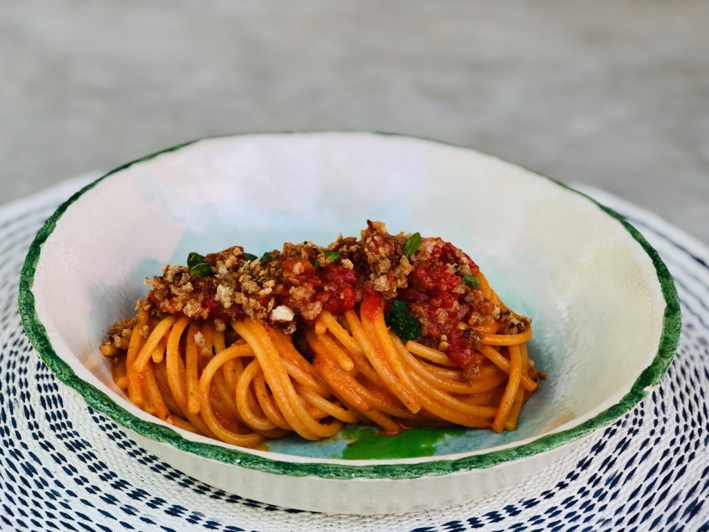 spaghetti con pomodori arrosto