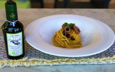 Spaghettoni “Regina dei Sibillini” con pomodoro giallo, olive, alici e Evo monovarietale di Carboncella Bio